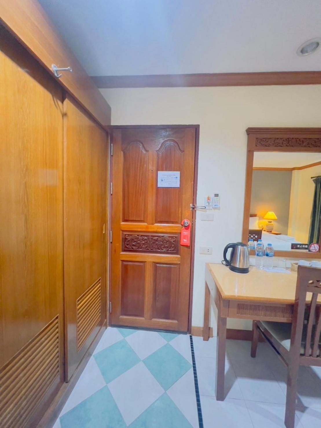 Royal Vista Hotel Patong Kültér fotó